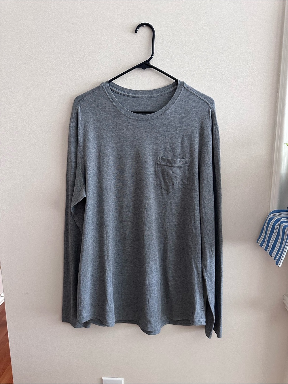 lululemon athletica Men's Long-Sleeve Pocket Tee - Gray